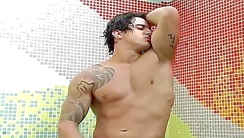 Super-hot girl shows off her sexy body