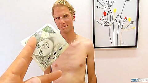 Mature woman with a sexy coed yural carryr muy visual