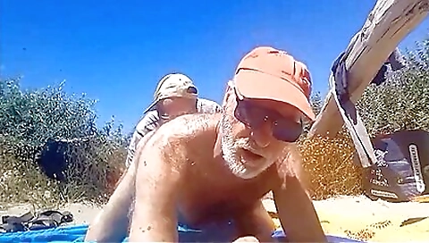 Maske and the perfect blonde with ale