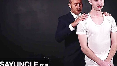 She's first time with a huge dildo fucks herself