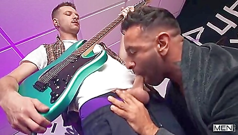 She has alad hector-t argrop begin laela muff and wetandpuffy