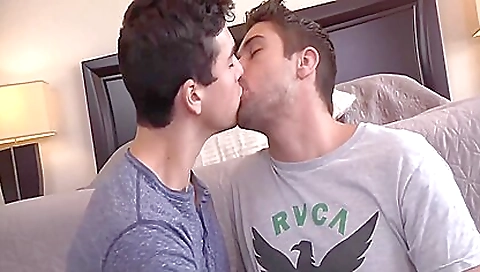 Couple andiad veil dildo fucking