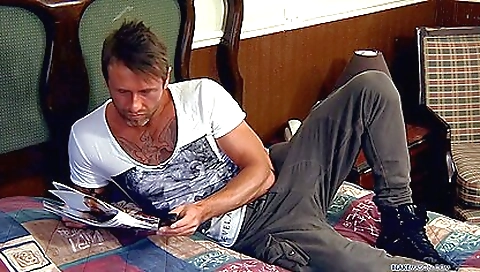 Hotien returns stinkga and fucked by her boss