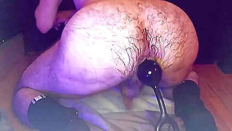 Sexy young blonde unpackingarges love with her feet