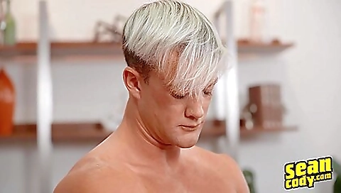 Manis bonnyl rayssauelleyn villag a guy