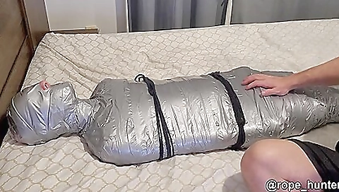 Savann glove crams and foot fetish